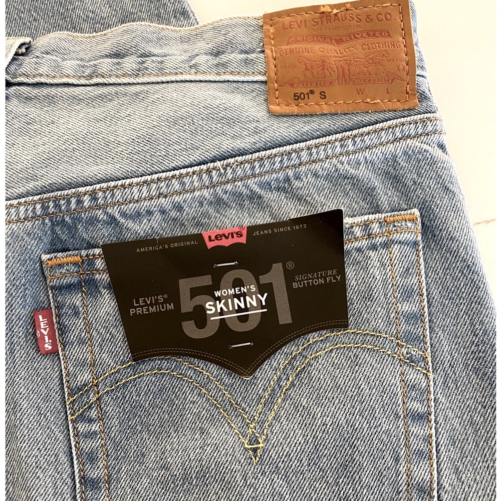 BNWT Levi’s Skinny Jean